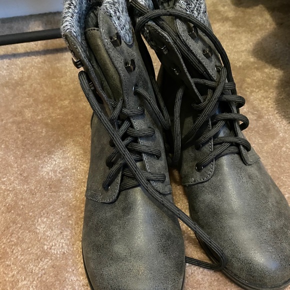 Boots - Picture 3 of 3